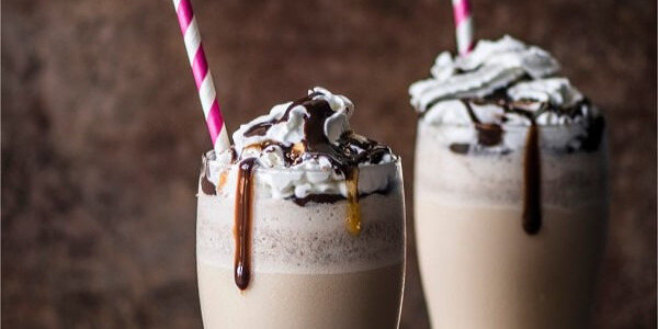 Przygotowanie kawy frappé