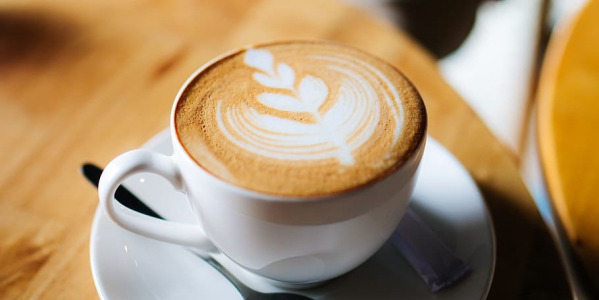 Przygotowanie kawy cappuccino