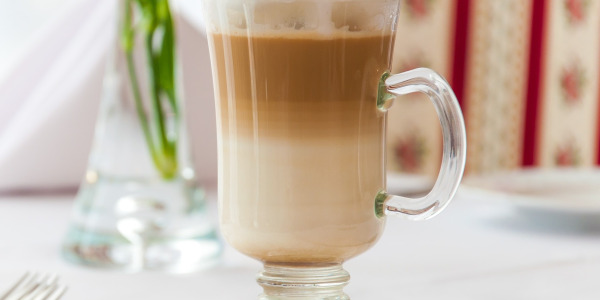Przygotowanie kawy latte macchiato