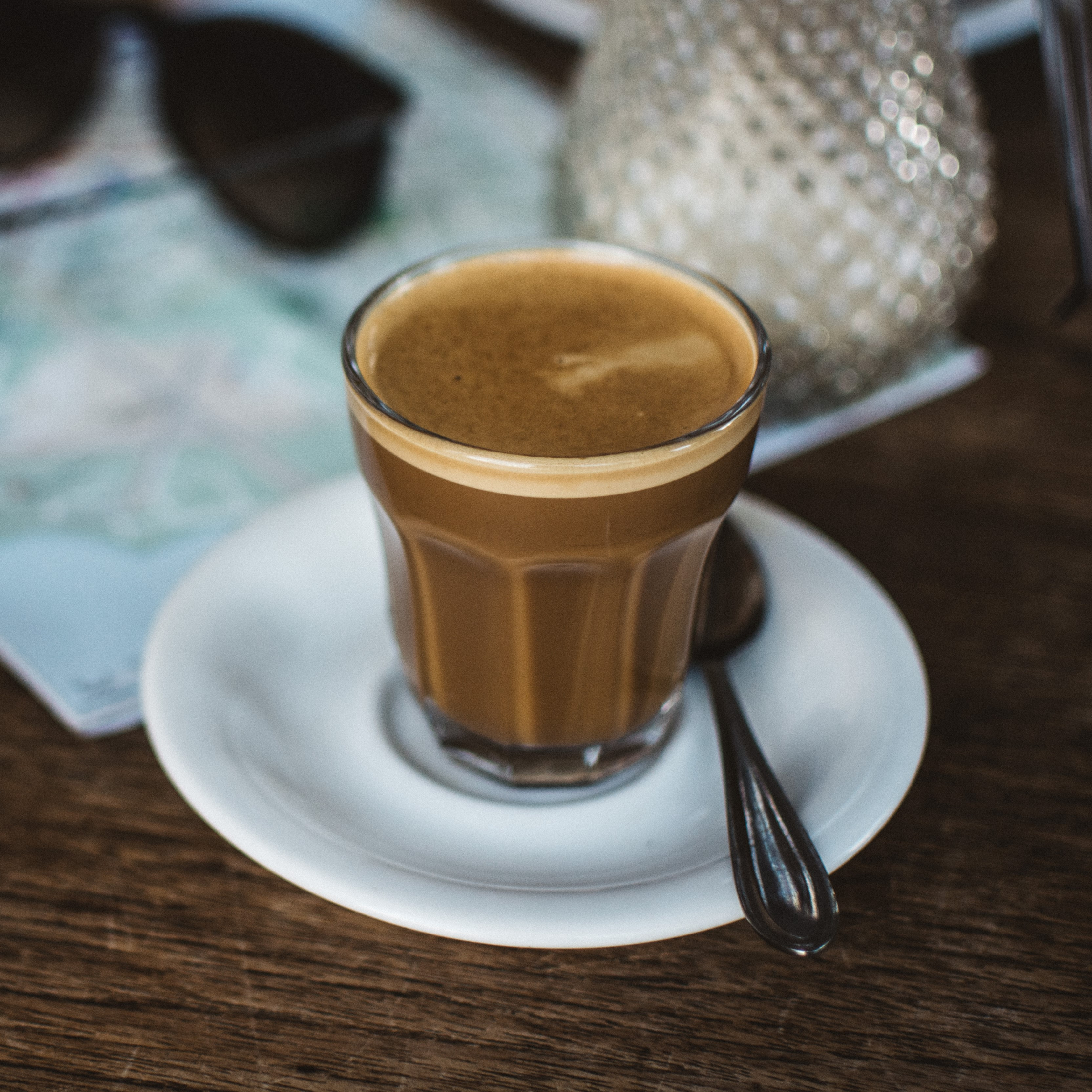Przygotowanie kawy flat white