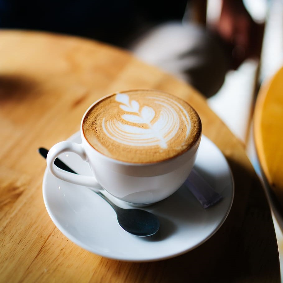 Przygotowanie kawy cappuccino