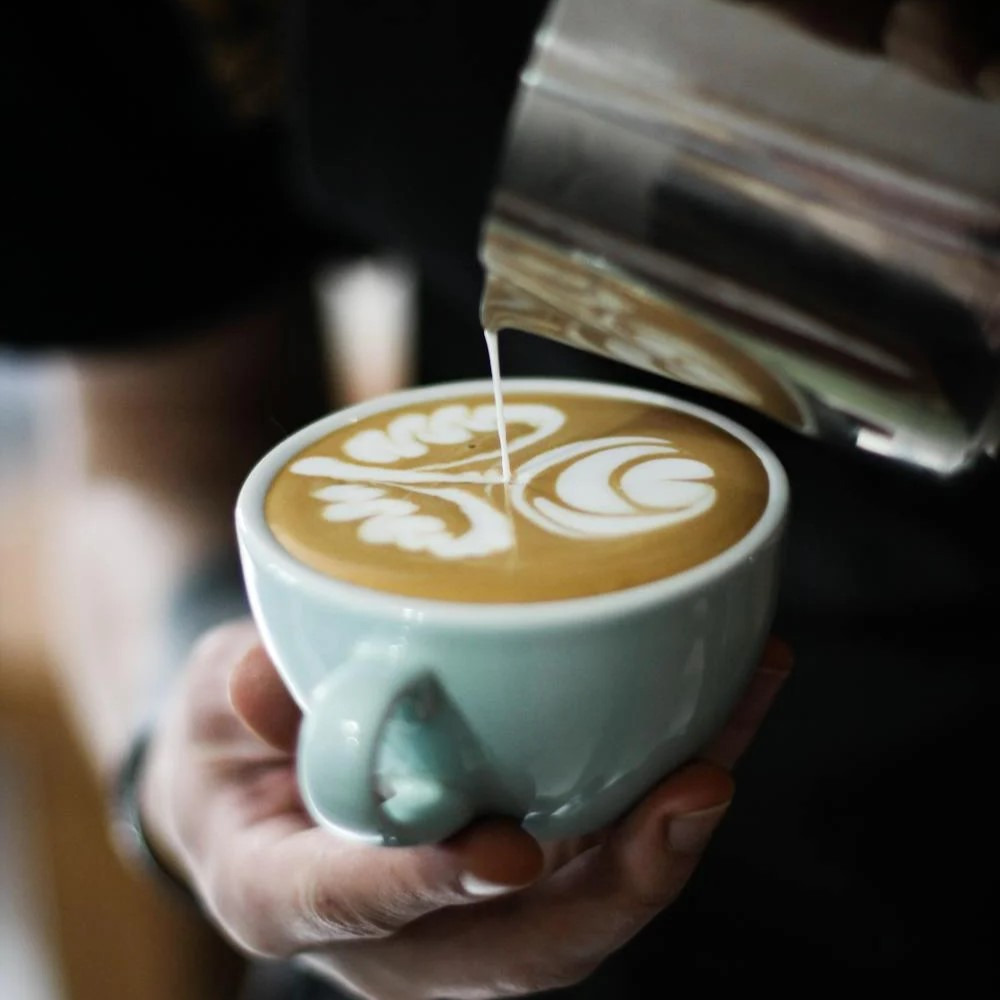 Przygotowanie kawy caffe latte