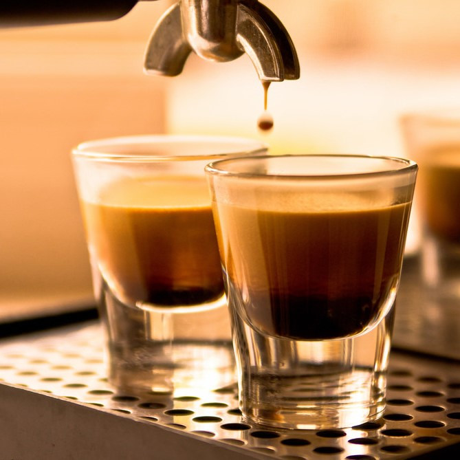 Przygotowanie kawy espresso doppio